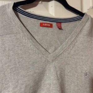 Izod Men's Light Gray V-Neck Sweater